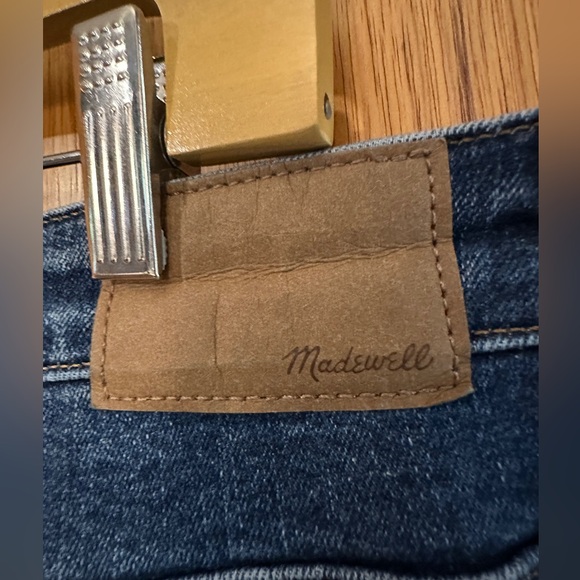 Madewell The Curvy Perfect Vintage Jean in Manorford Wash: Instacozy Edition 31 - Picture 9 of 15